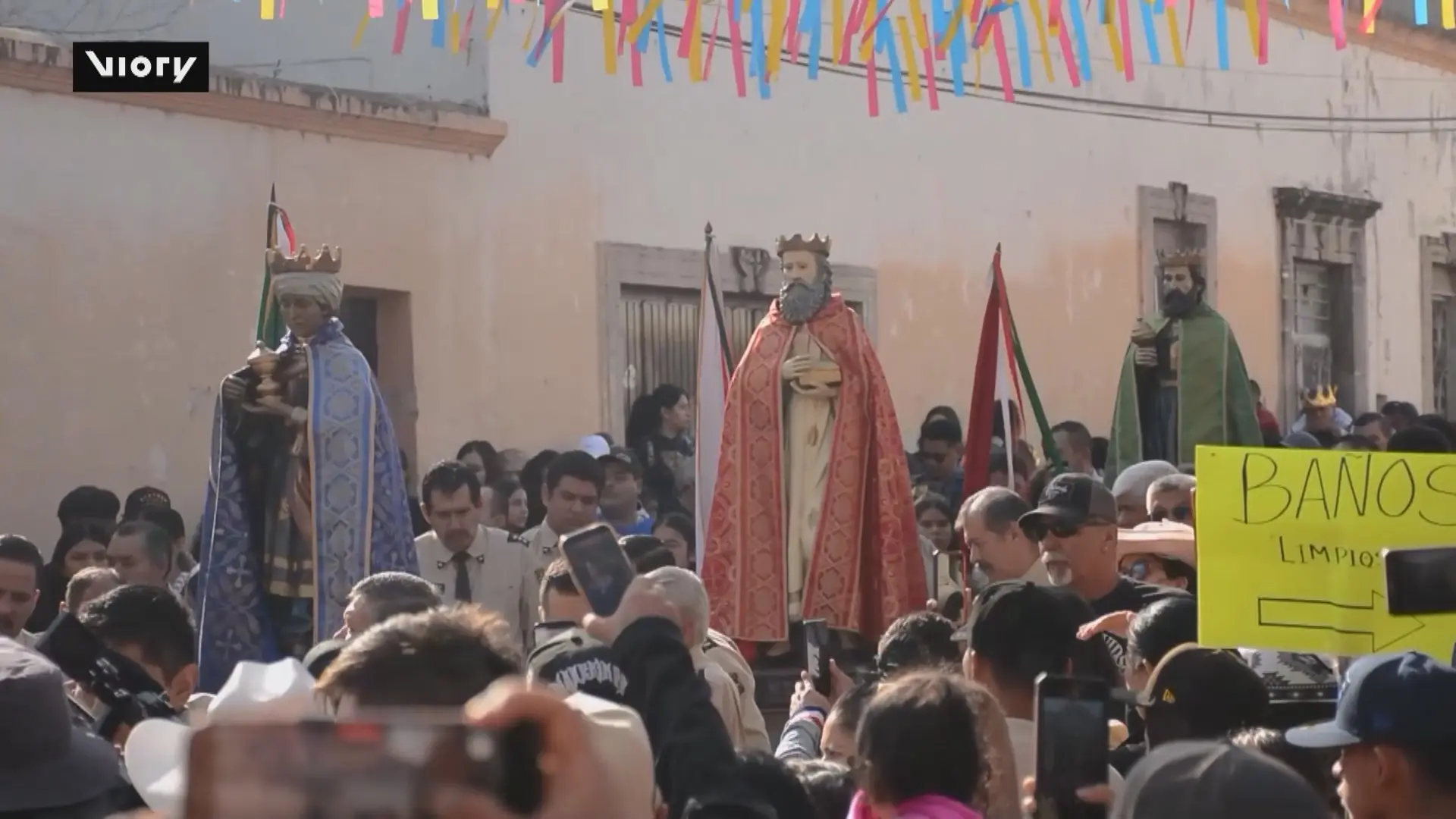 Lễ rước Ba nhà thông thái trên hồ Cajititlan, Mexico